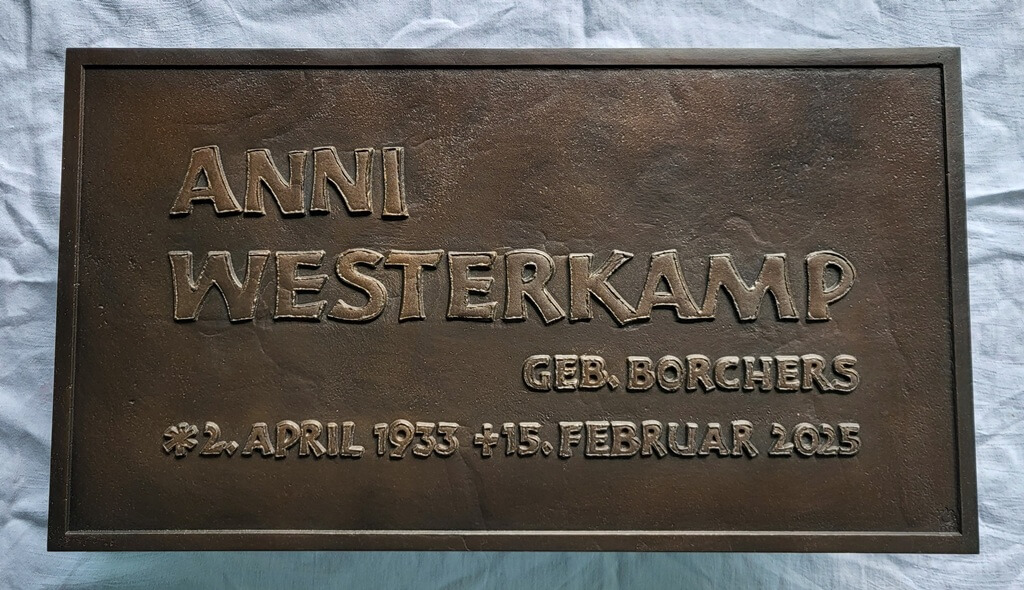 Gedenkplatte aus Bronze Urnengrab Gedenkplatte aus Bronze Urnengrab